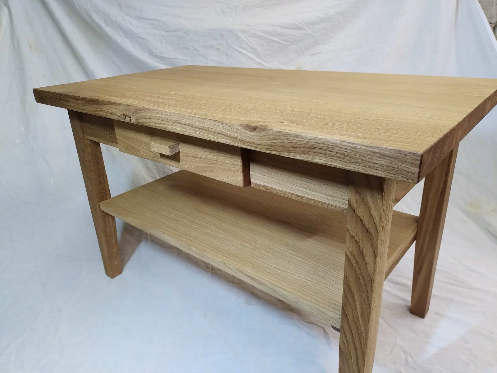 Table basse en bois avec plateau et tablette inférieure